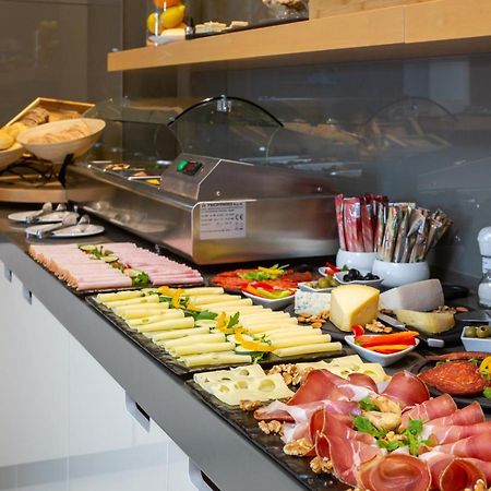 Aparthotel Flora Tucepi Ngoại thất bức ảnh