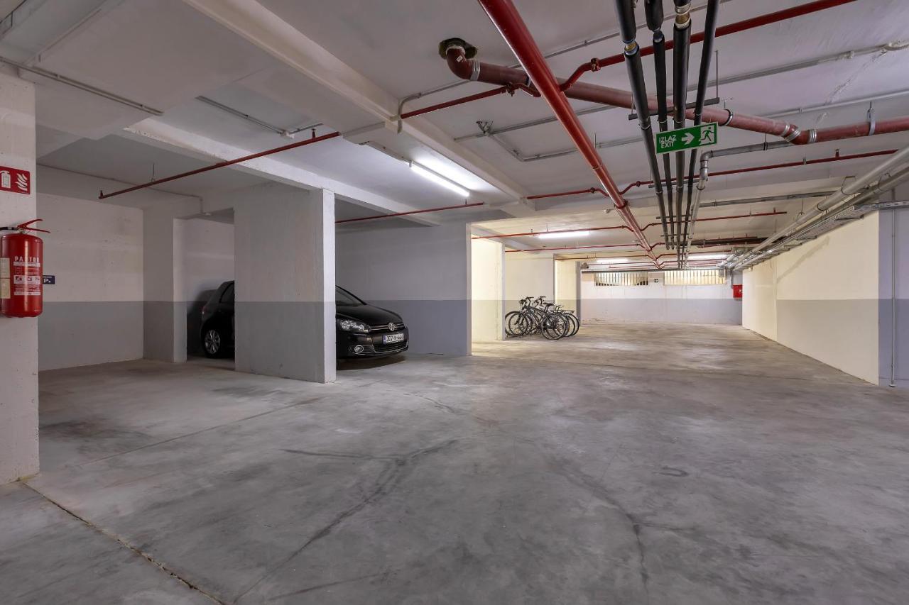 Aparthotel Flora Tucepi Ngoại thất bức ảnh